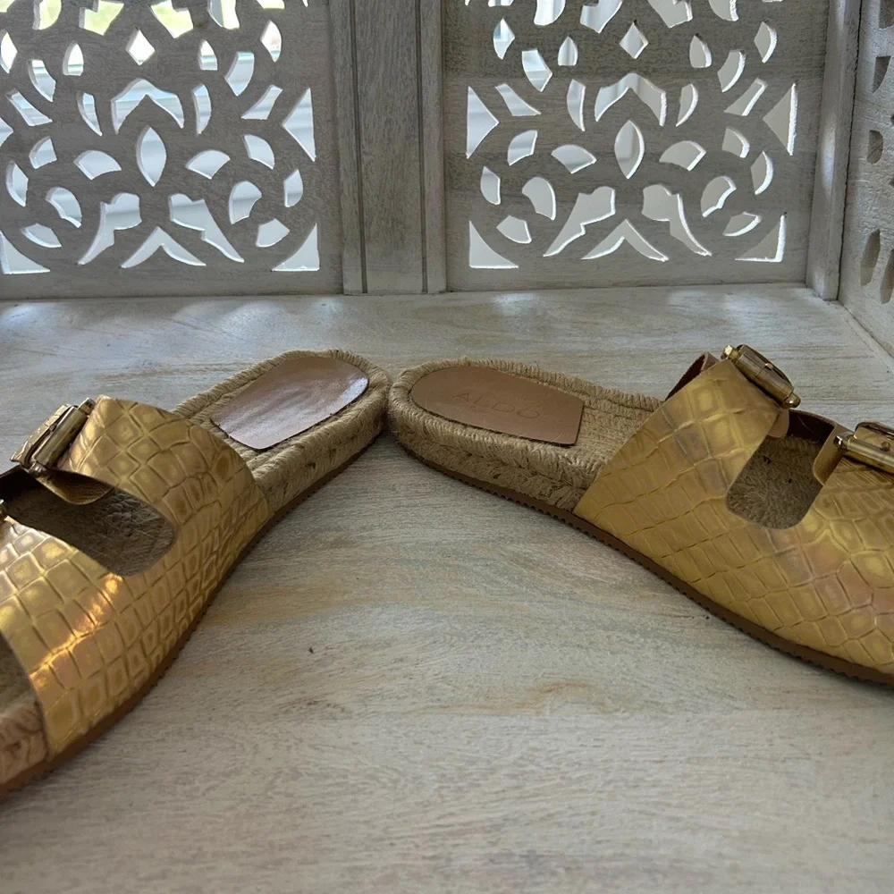 Aldo Dolci Gold Metallic Espadrille Sandals Reptile Crocodile Print Leather 9